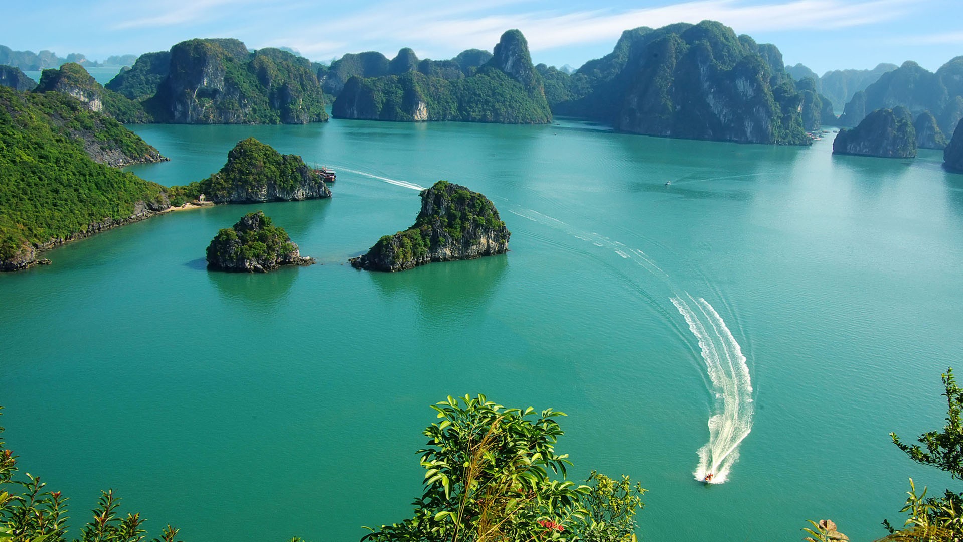 Du lịch miền bắc trọn gói cung cấp chương trình tour du lịch miền bắc đầy đủ nhất cho du khách là người Sài Gòn, Việt Kiều hoặc khách nước ngoài.